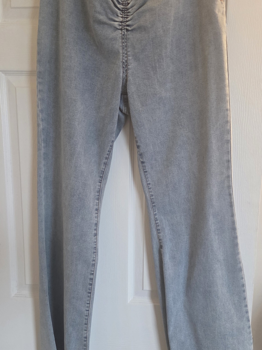 Women’s Light Gray High-Rise Jeans